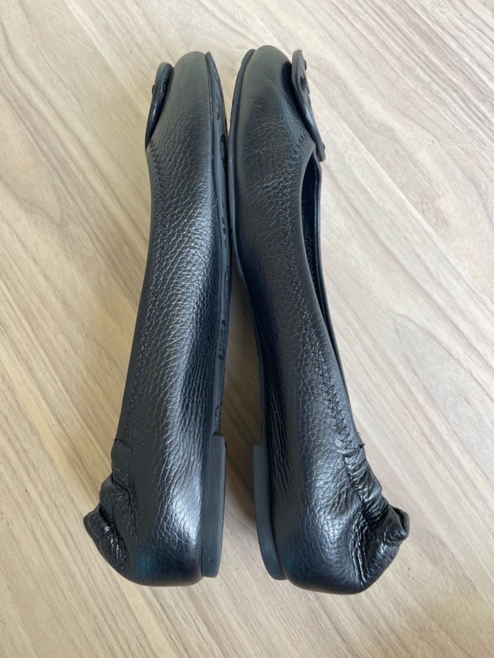 Tory Burch Black Pebbled Leather Logo Ballet Flats - Picture 3 of 11